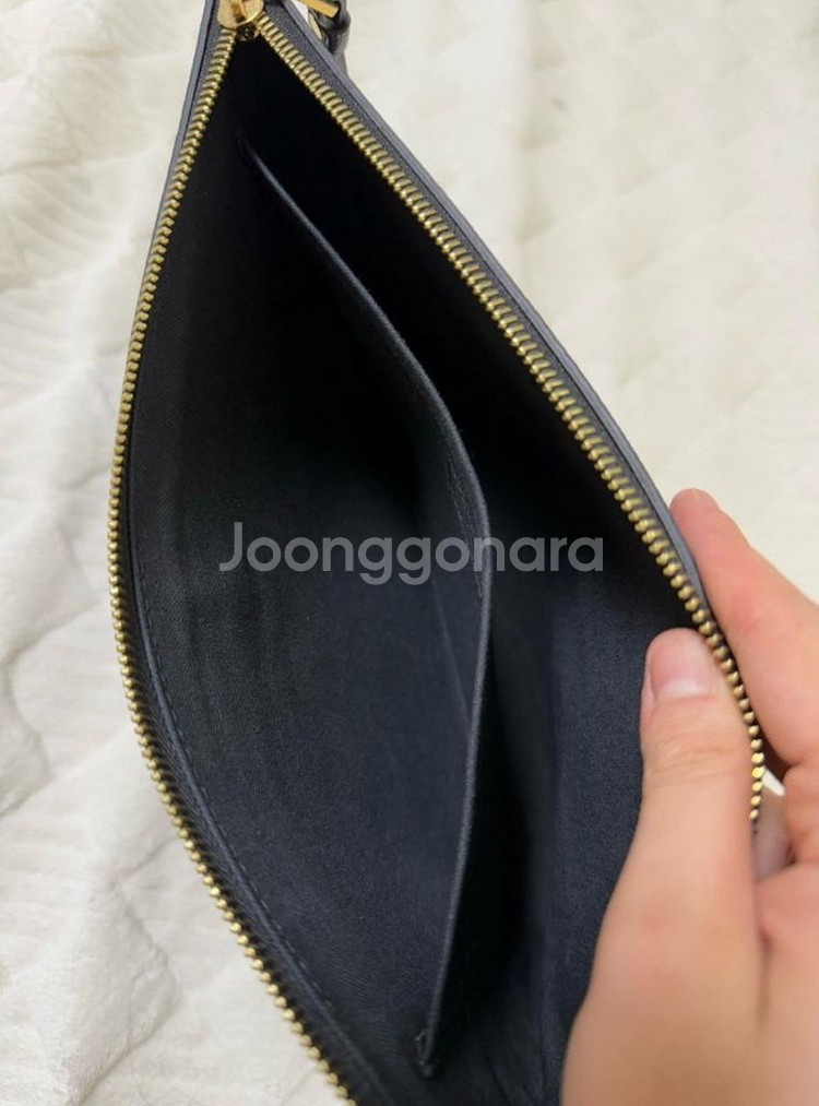 루이비통 데일리 파우치--1