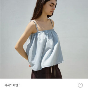 파사드패턴 슬리브리스 밴딩 탑 스카이
