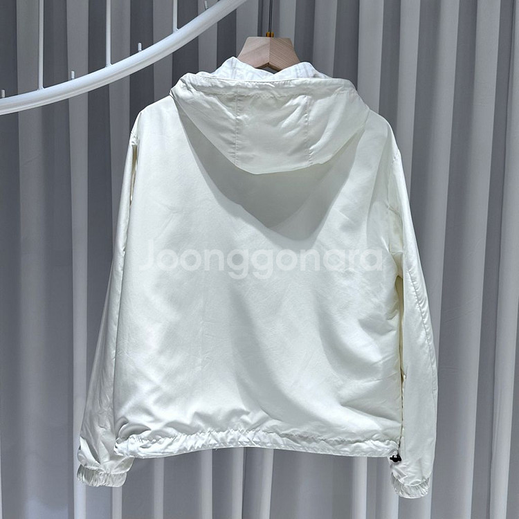 46 / 펜디 FF 로고 화이트 바람막이 리버서블 후드--5