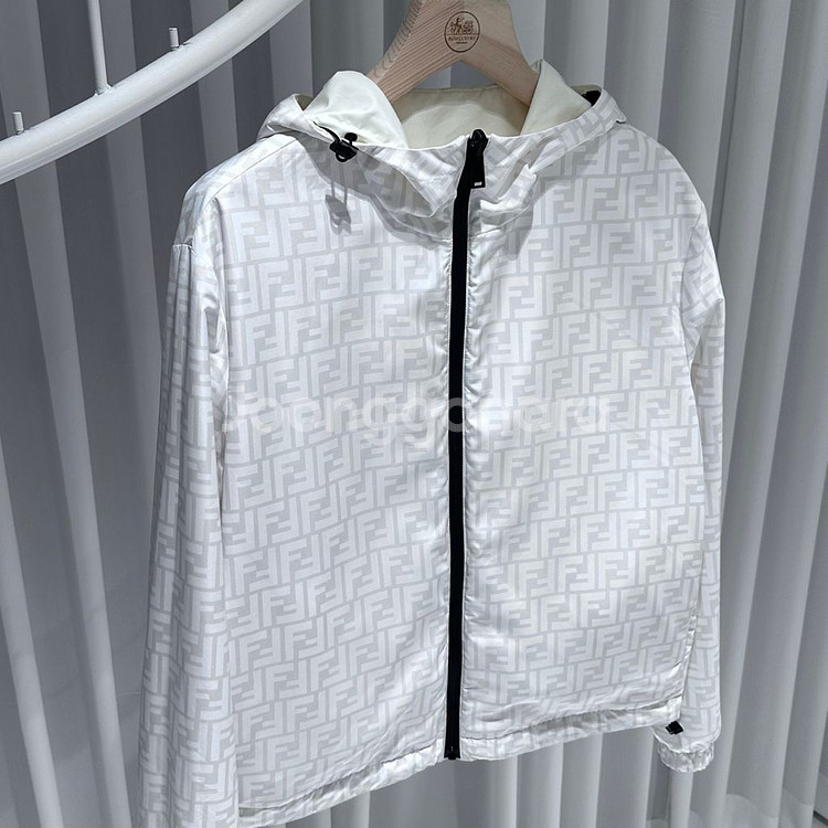 46 / 펜디 FF 로고 화이트 바람막이 리버서블 후드--1