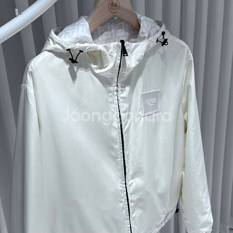 46 / 펜디 FF 로고 화이트 바람막이 리버서블 후드--4