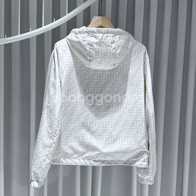 46 / 펜디 FF 로고 화이트 바람막이 리버서블 후드--2