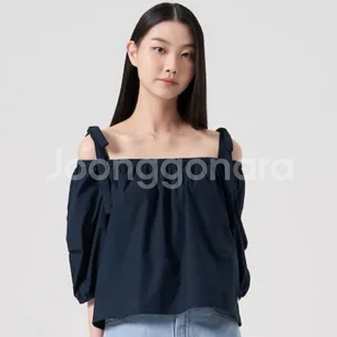 에잇세컨즈 오프숄더 블라우스 하객룩--1