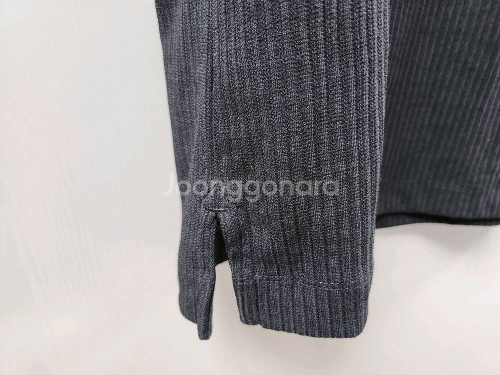 질스튜어트 블랙 티셔츠사이즈 S--6