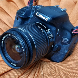 캐논 EOS 600D DSLR 카메라