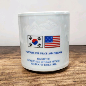 우당 한명성 십장생 백자 필통.