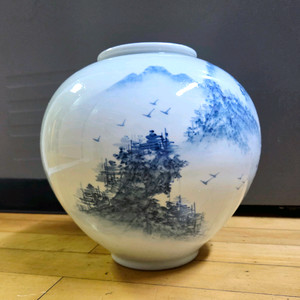 산수배경 도자기 백자