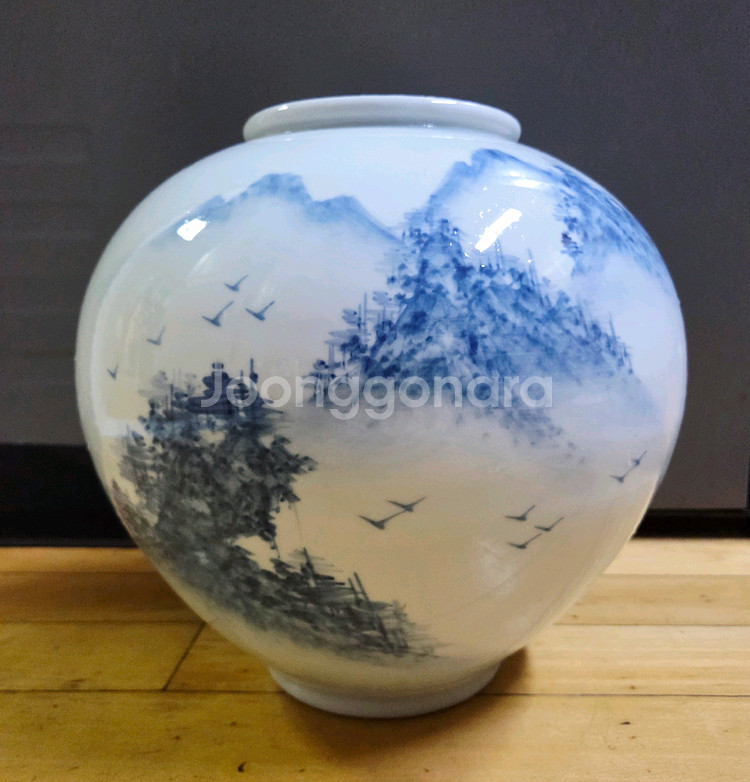 산수배경 도자기 백자--1