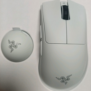 레이저 데스에더 v4 pro(데브사) 화이트 판매합니다