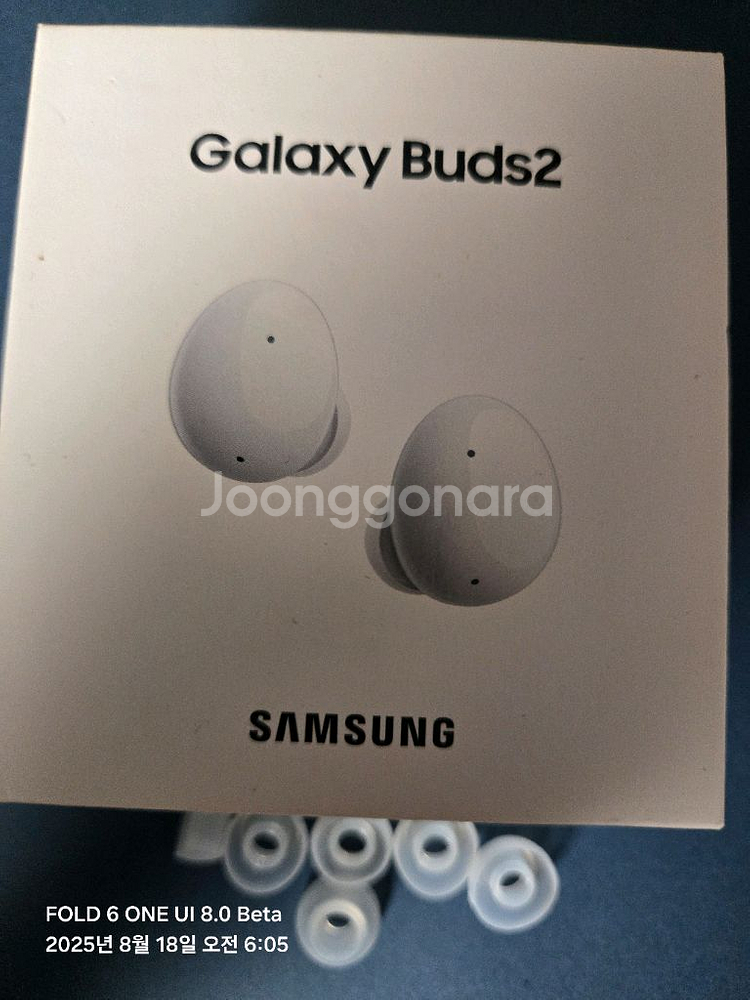갤럭시 버즈2, 슈피겐 케이스포함--1