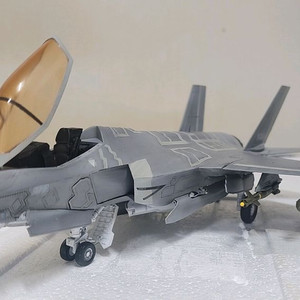 1/48 스케일 F-35c 전투기 프라모델 판매합니다.