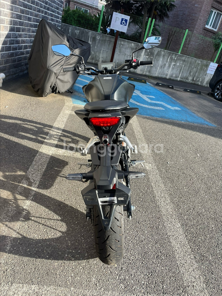 혼다 2024년식 CB125R 짧은키로수 신차급 판매--1