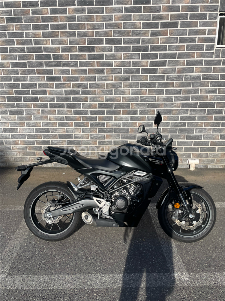 혼다 2024년식 CB125R 짧은키로수 신차급 판매--2