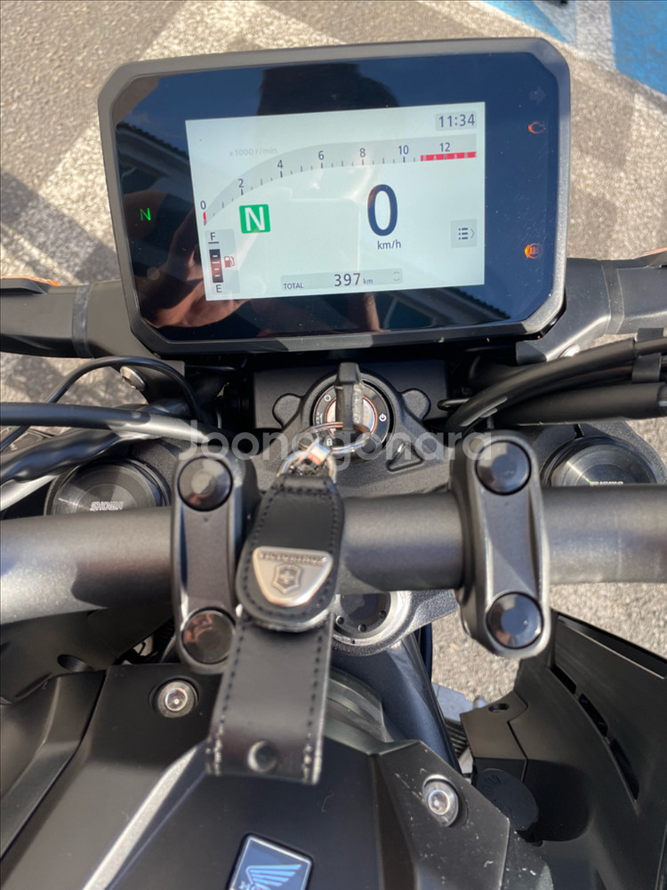 혼다 2024년식 CB125R 짧은키로수 신차급 판매--4