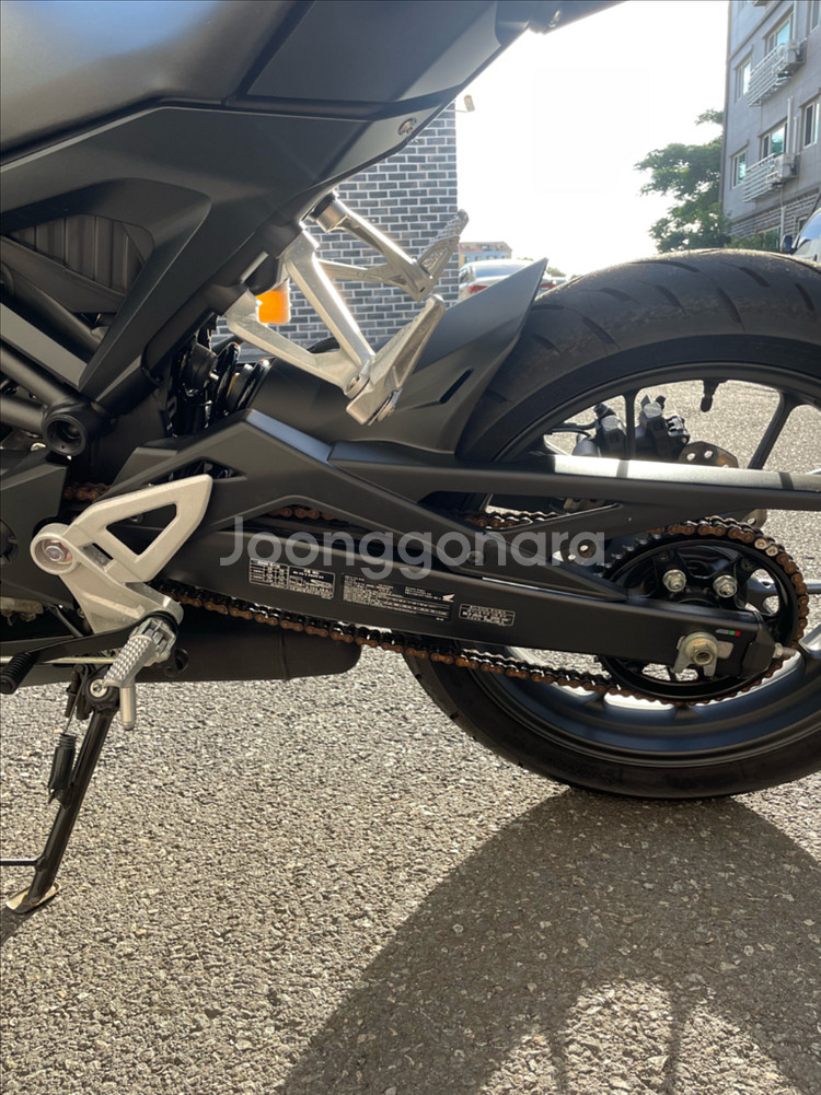 혼다 2024년식 CB125R 짧은키로수 신차급 판매--6
