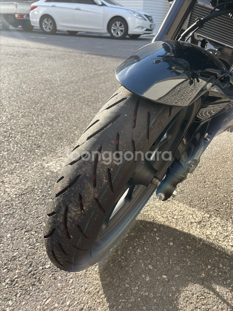 혼다 2024년식 CB125R 짧은키로수 신차급 판매--7