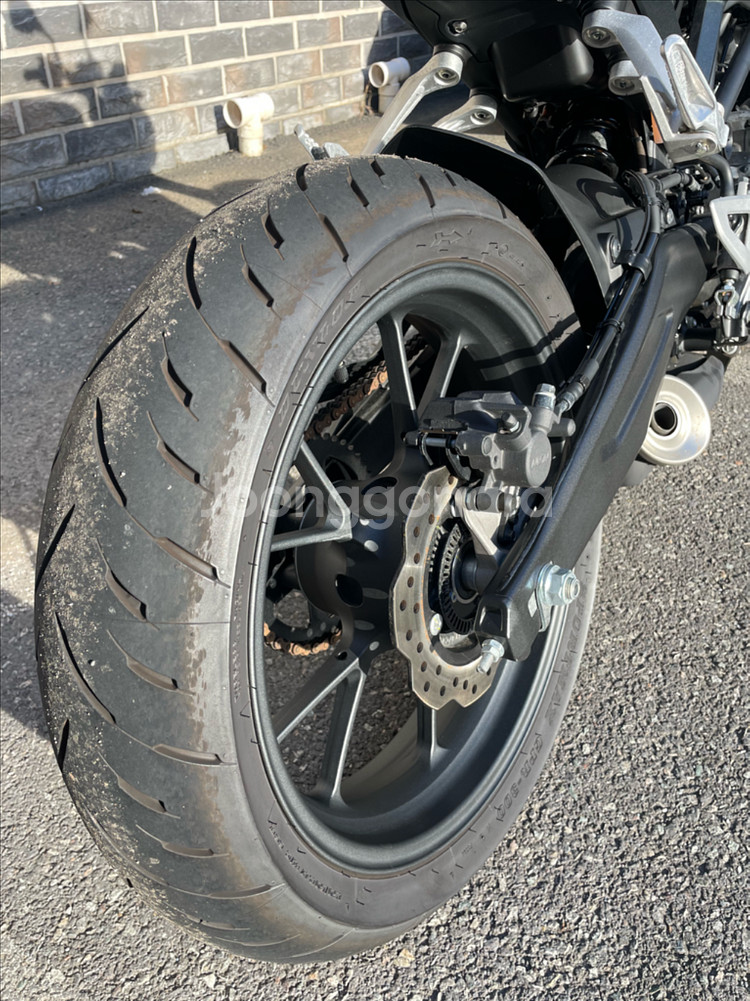 혼다 2024년식 CB125R 짧은키로수 신차급 판매--8