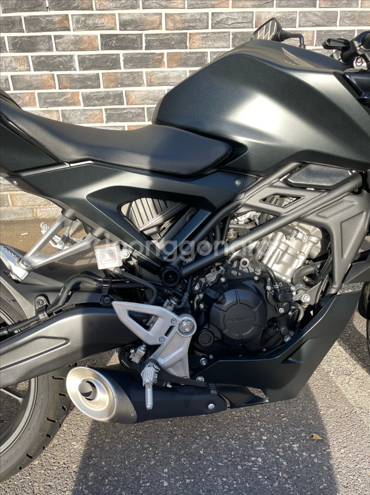 혼다 2024년식 CB125R 짧은키로수 신차급 판매--5