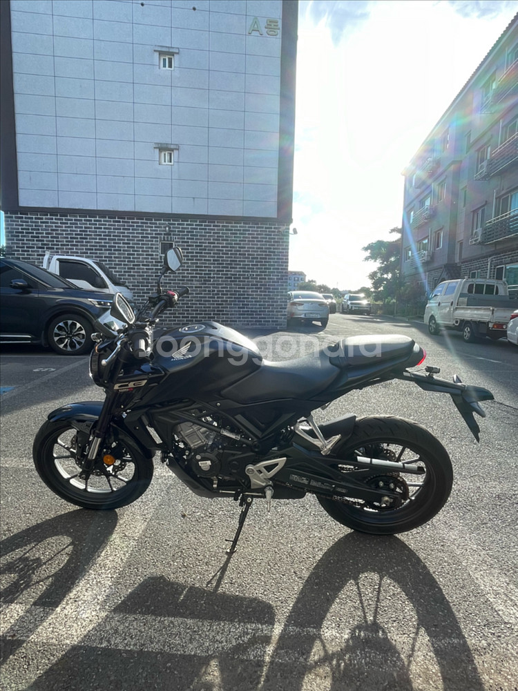 혼다 2024년식 CB125R 짧은키로수 신차급 판매--3