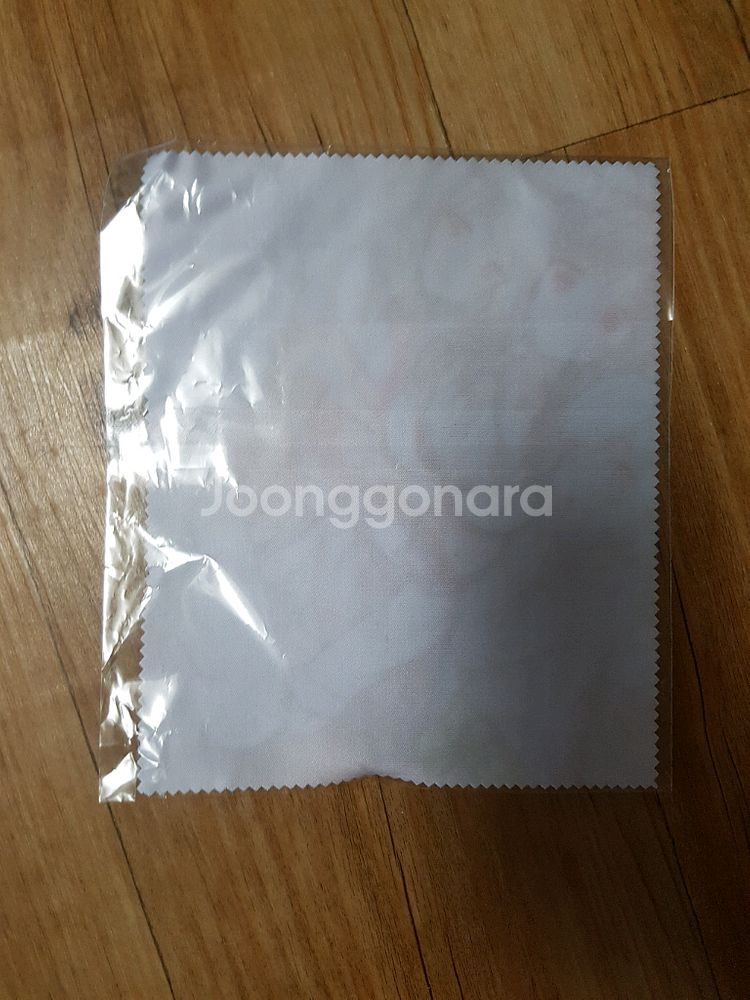 미사용 방구석에 인어 아가씨 안경닦이--1