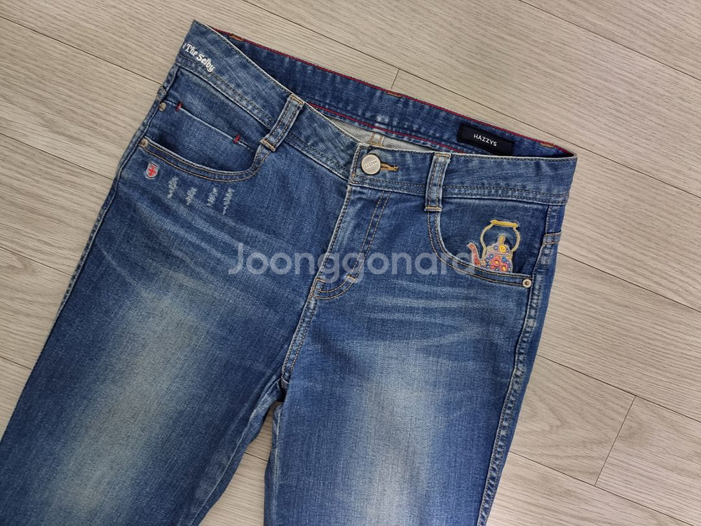 [26]헤지스 자수포인트 밑단컷팅 데님팬츠--1