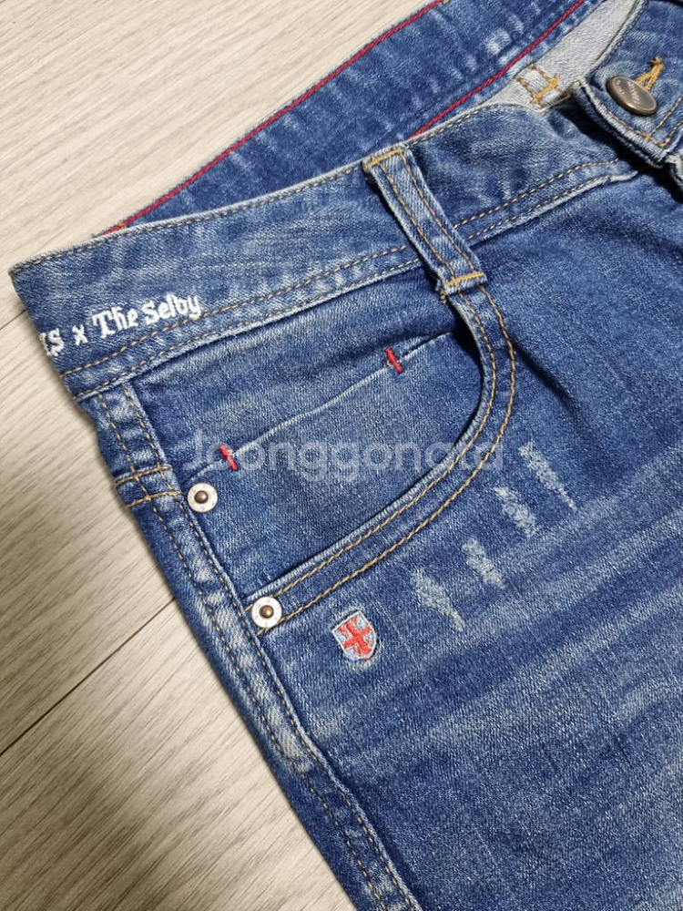 [26]헤지스 자수포인트 밑단컷팅 데님팬츠--3