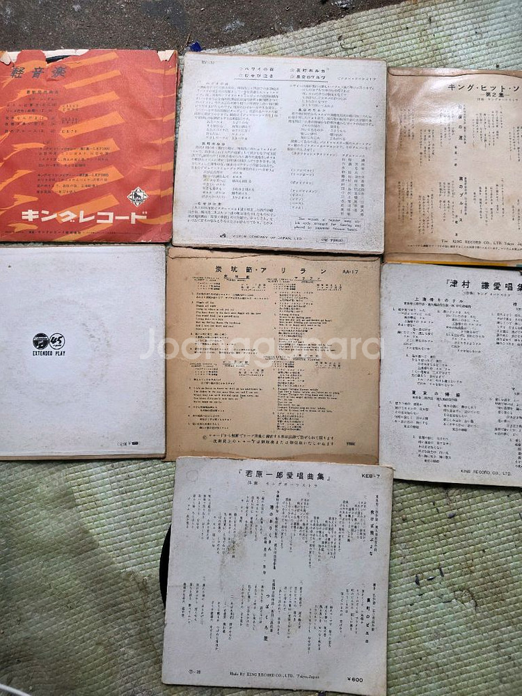 세월이 오래되어 보이는 일본LP판--0