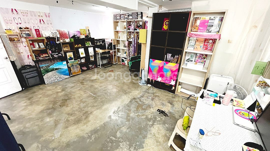 마포구 홍대정문앞 1분거리 작업실(공방) 쉐어합니다.(--0