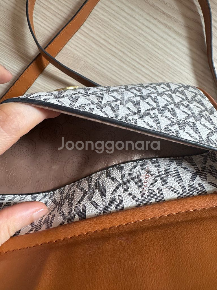 Michael Kors 미니 크로스백 (A급) / 단--2