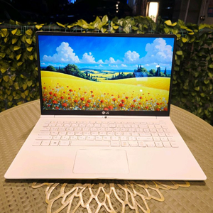 화이트 LG 그램 초경량 노트북(외관A급,무게1KG)
