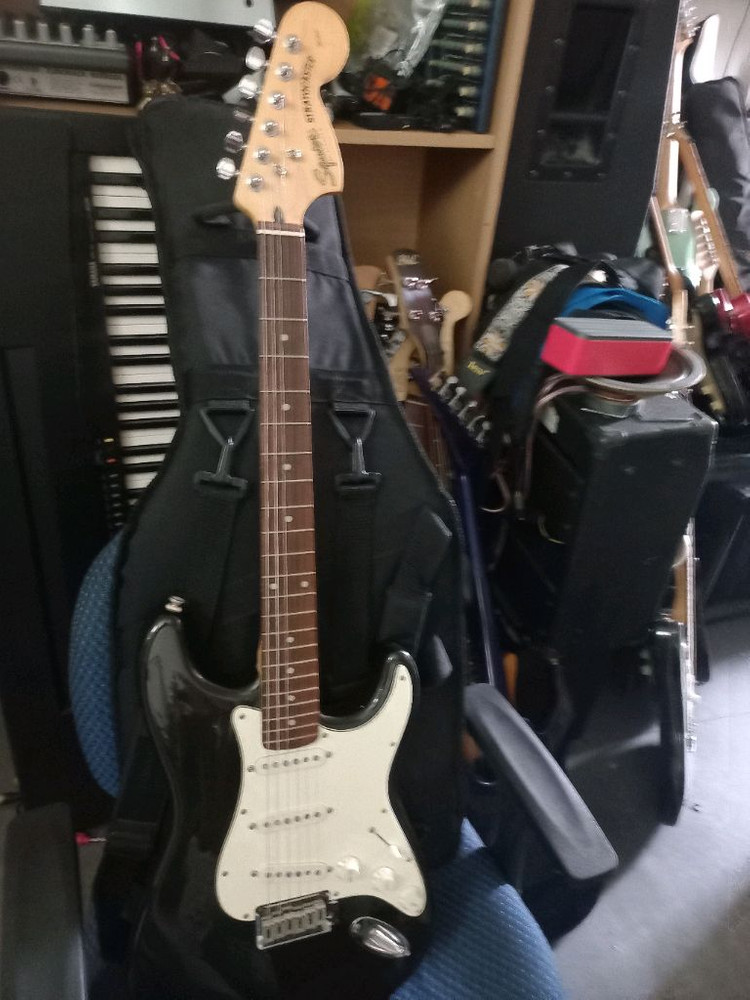 스콰이어 펜더 스텐다드 일렉기타 이미지