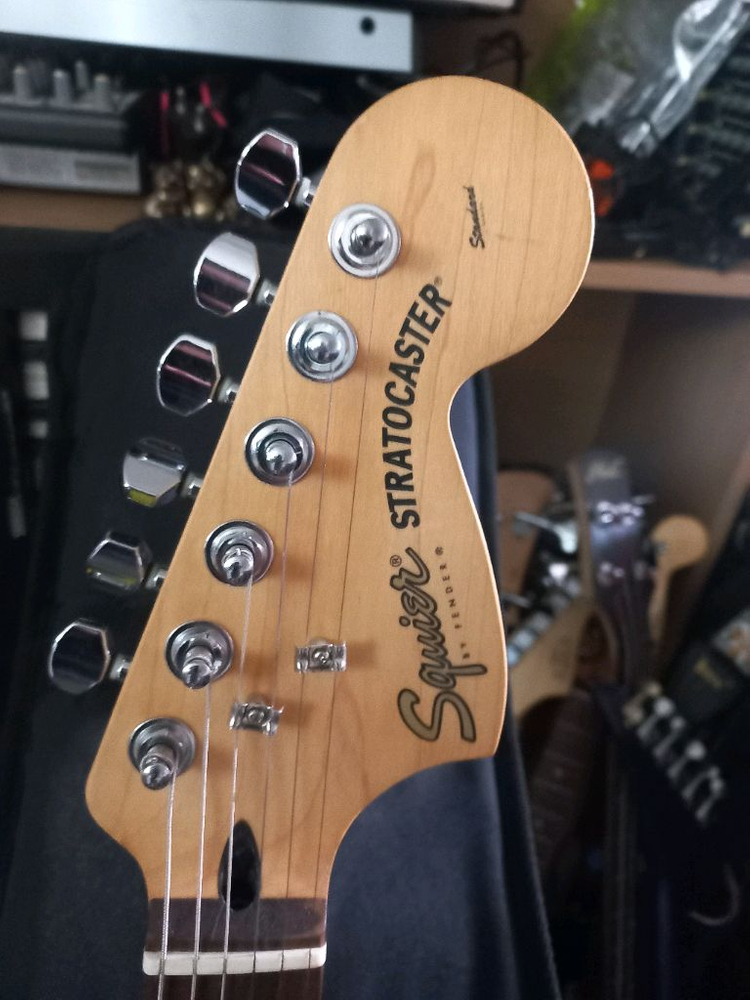 스콰이어 펜더 스텐다드 일렉기타 이미지