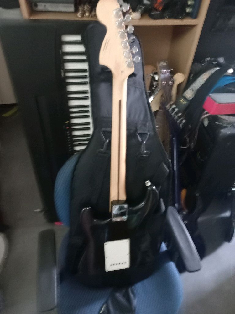 스콰이어 펜더 스텐다드 일렉기타 이미지