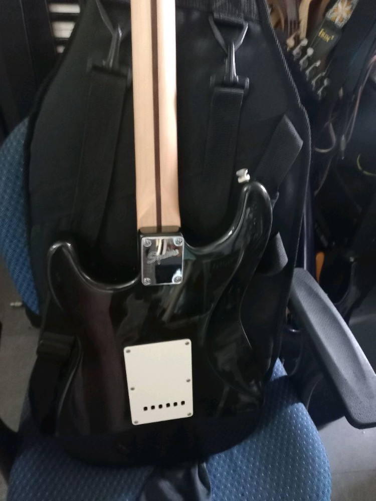 스콰이어 펜더 스텐다드 일렉기타 이미지