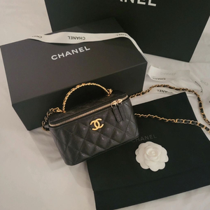 샤넬 레터링 탑핸들 베니티