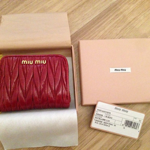 miumiu 미우미우 지갑 마테라쎄 레드
