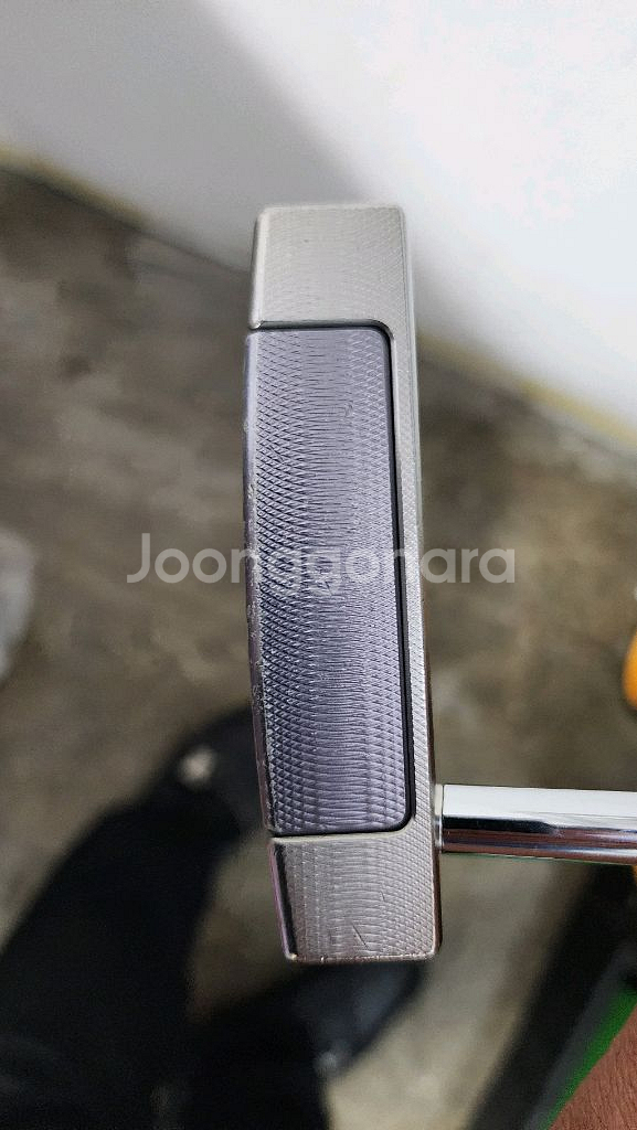 스카티카메론 퍼터 33인치 판매합니다--6