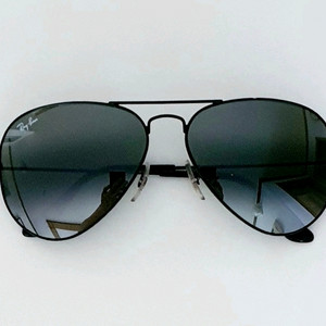 레이벤(Ray-Ban) 블랙 선글라스