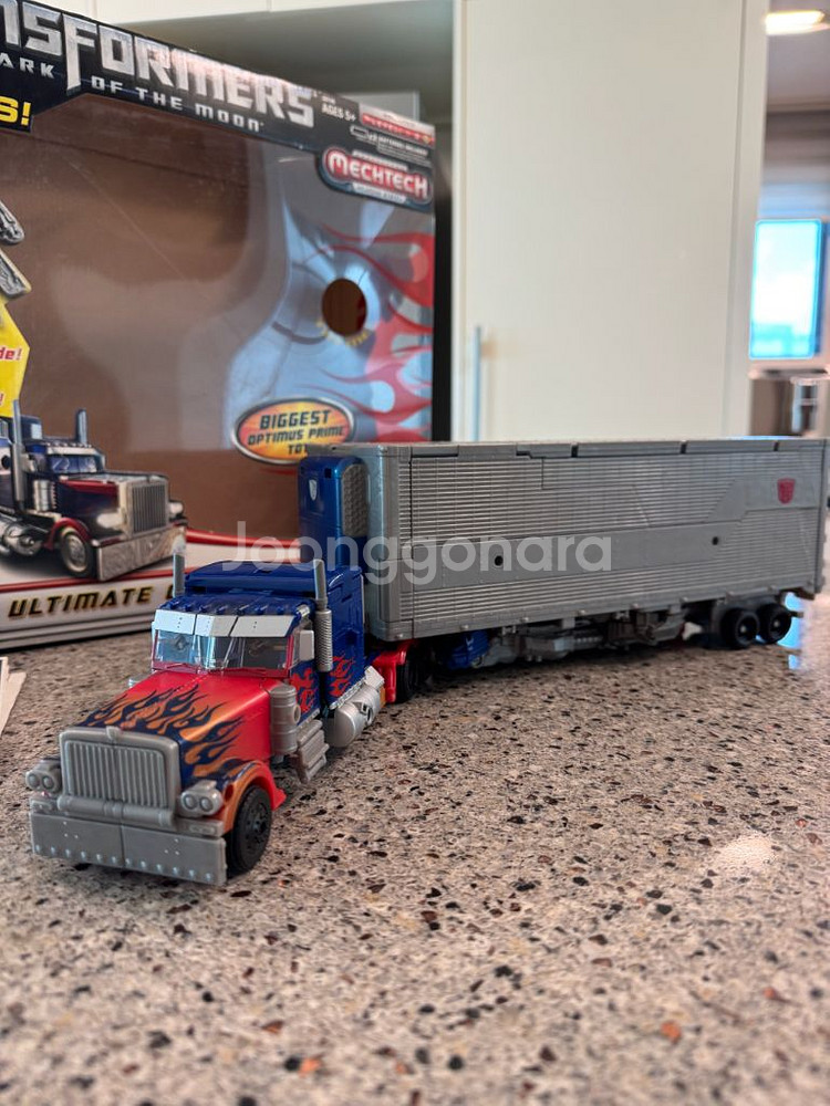 트랜스포머 3 제트윙, 얼티메이트 옵티머스 프라임--3