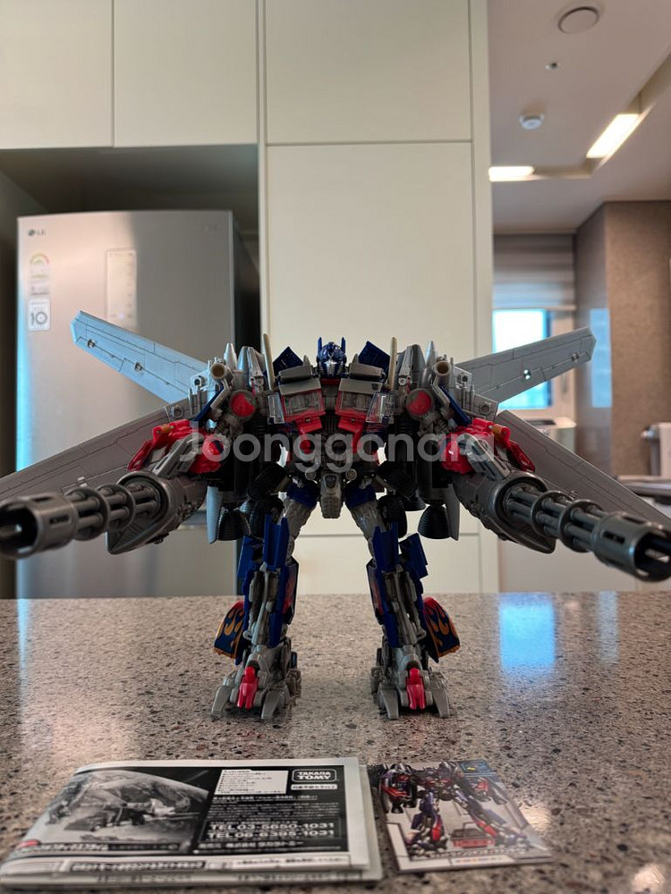 트랜스포머 3 제트윙, 얼티메이트 옵티머스 프라임--0