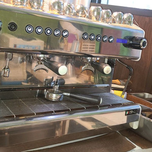 업종 변경으로 까페용 에스프레소 커피머신 판매합니다.