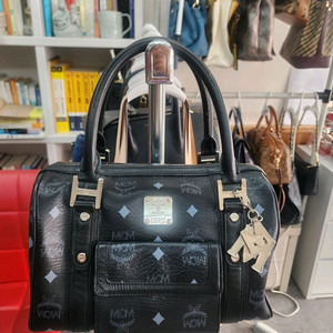 MCM 블랙 보스턴백