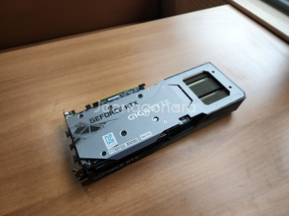 기가바이트 RTX 3060Ti Gaming 3팬--1