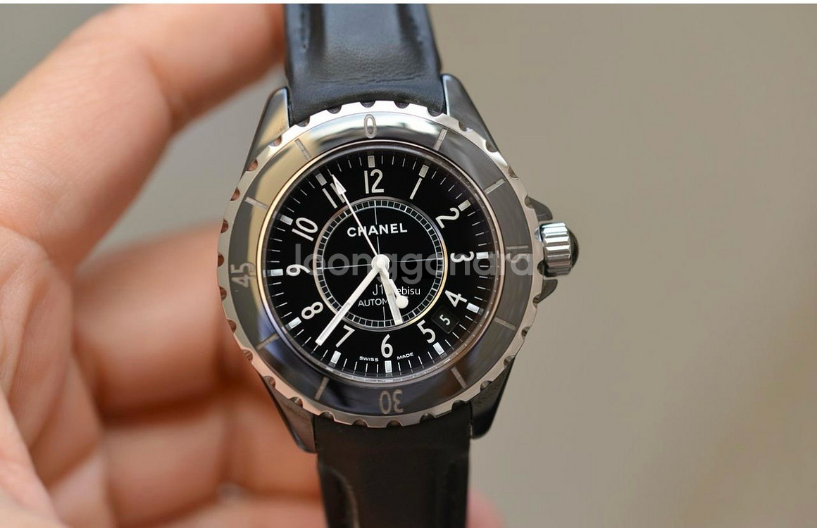 샤넬 j12 시계 38mm 블랙 오토매틱--0