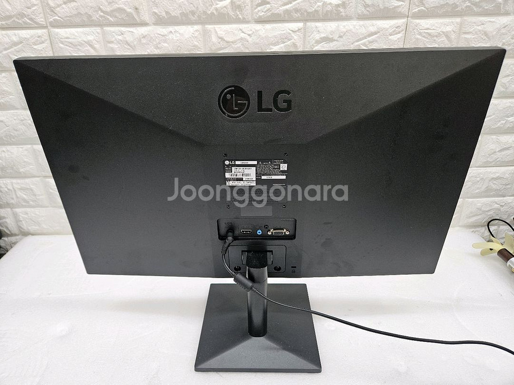 LG 24인치 LED 모니터 입니다--3