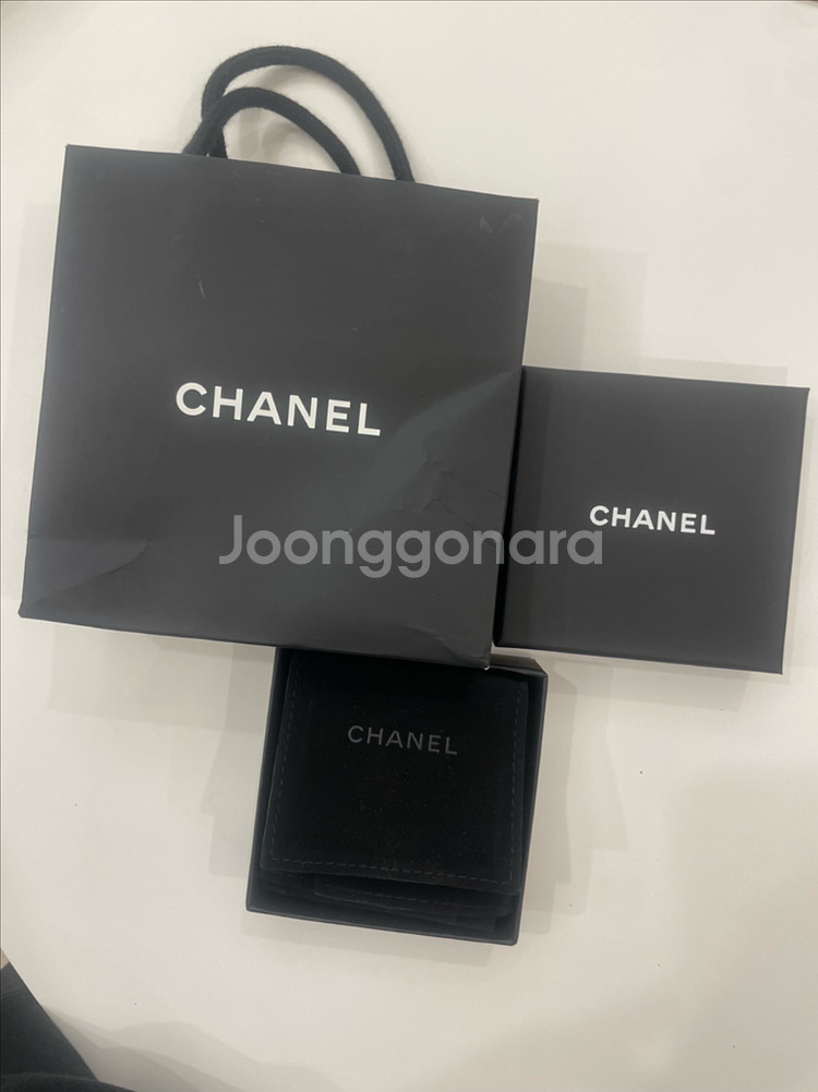 샤넬 진주 브로치 판매합니다--1