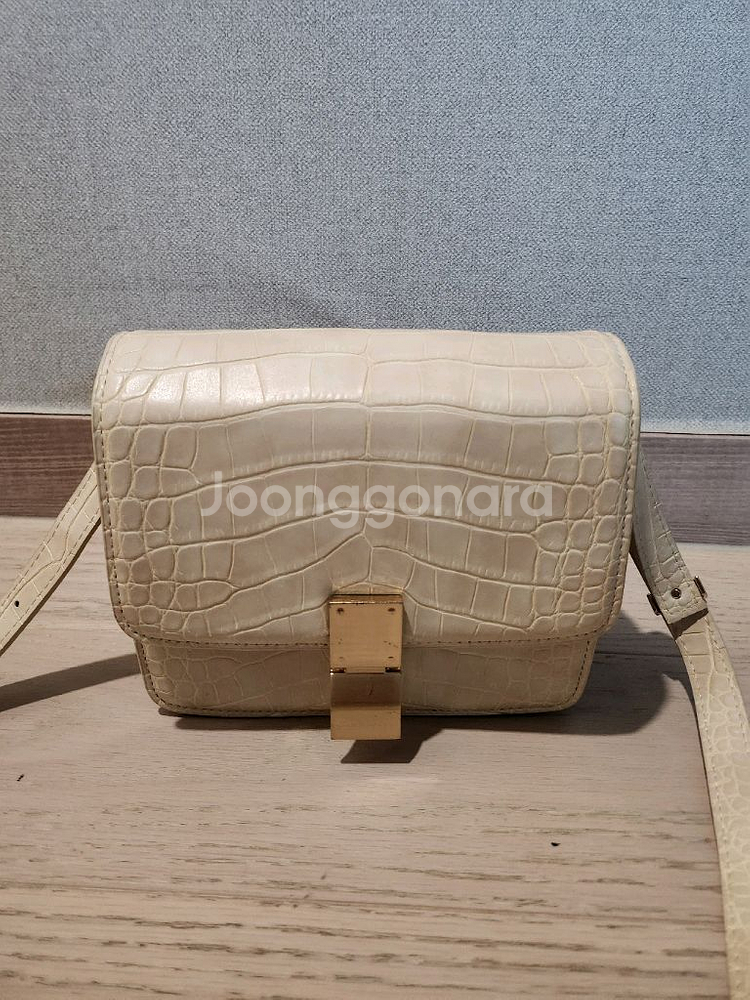베이지 악어 패턴 숄더백--0