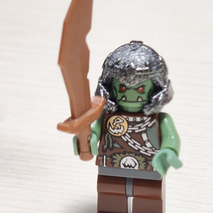 레고 정품 오크 피규어 판매합니다.