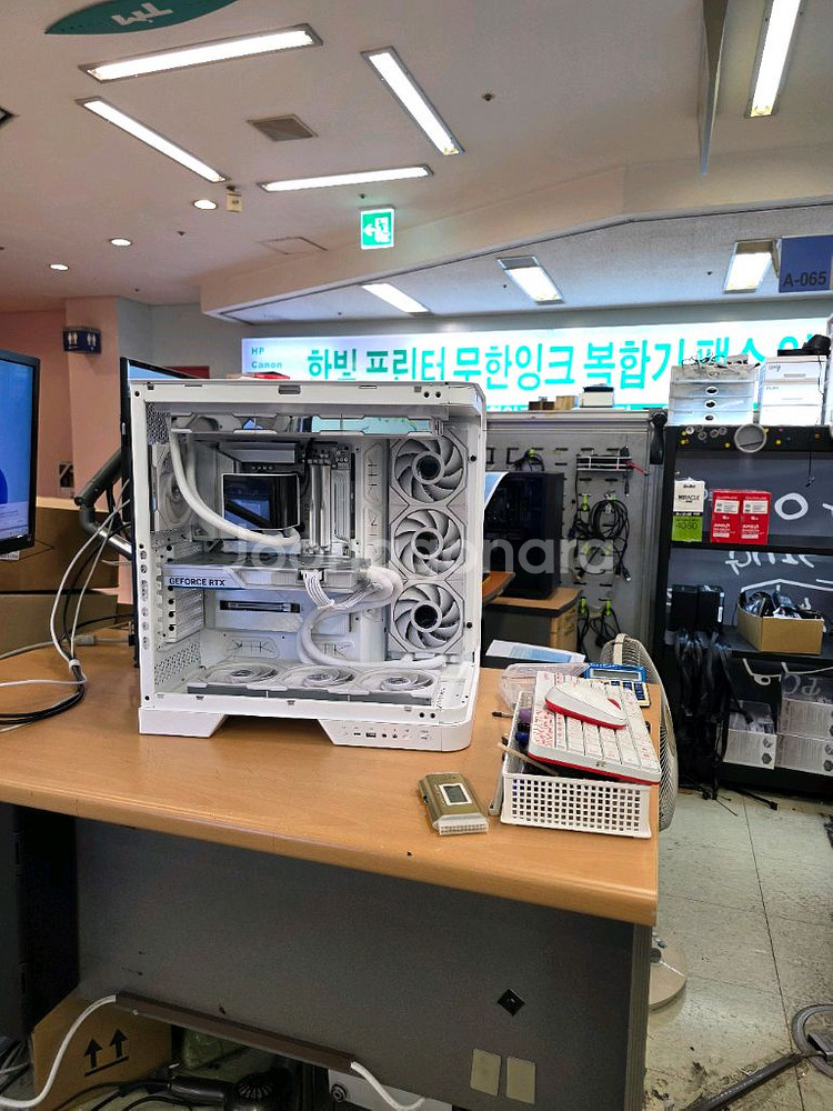 9950x3d , 5080넵튠 선없는 화이트 데스크탑--5