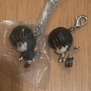 진격의거인 리바이 대롱 구제복 신제복 가챠 피규어 키링